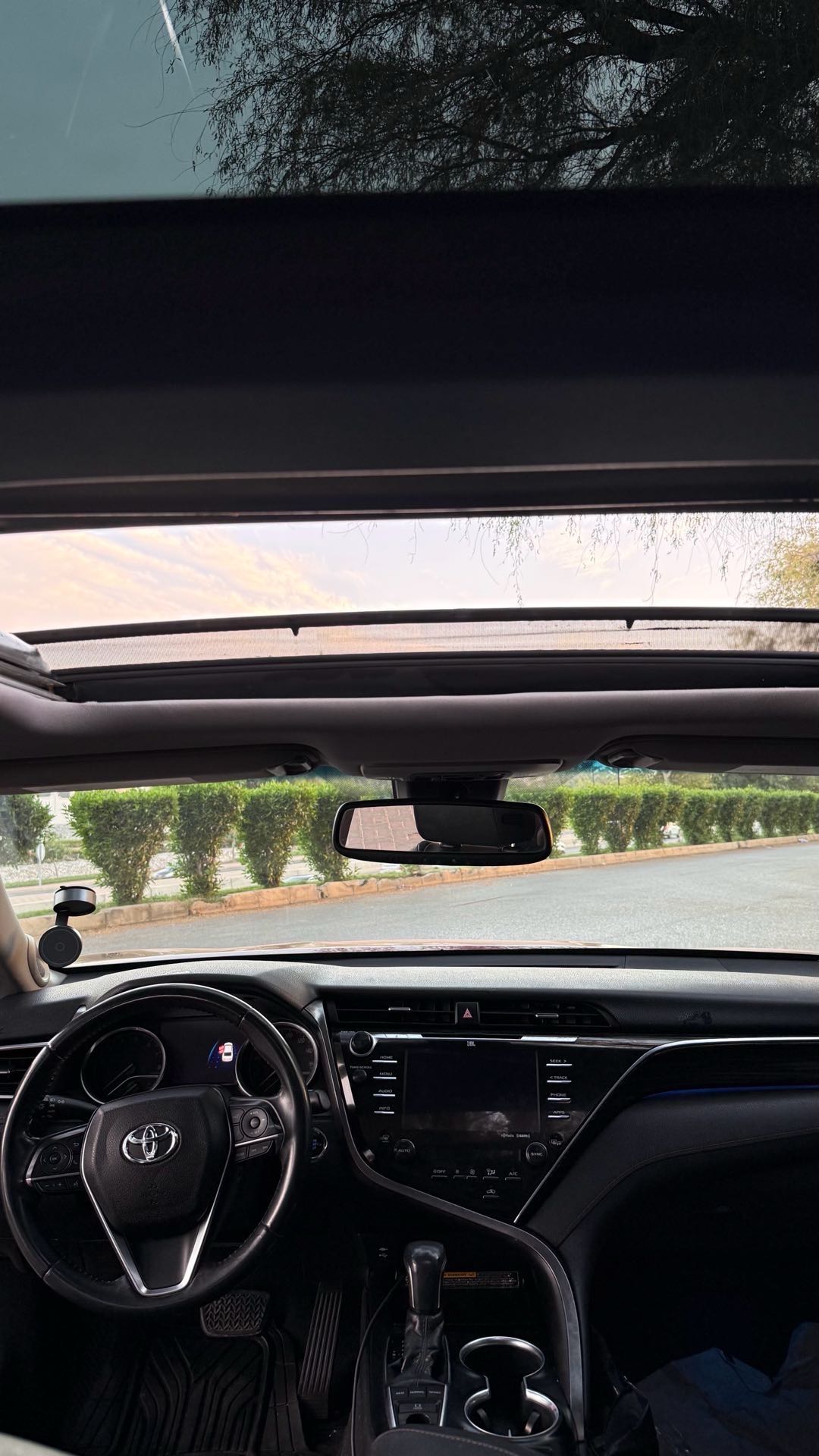 Car Image 2018 TOYOTA CAMRY XLE