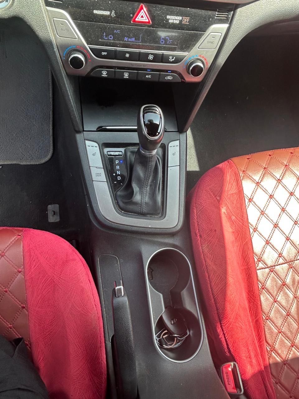 Car Image 2017 HYUNDAI ELANTRA SE