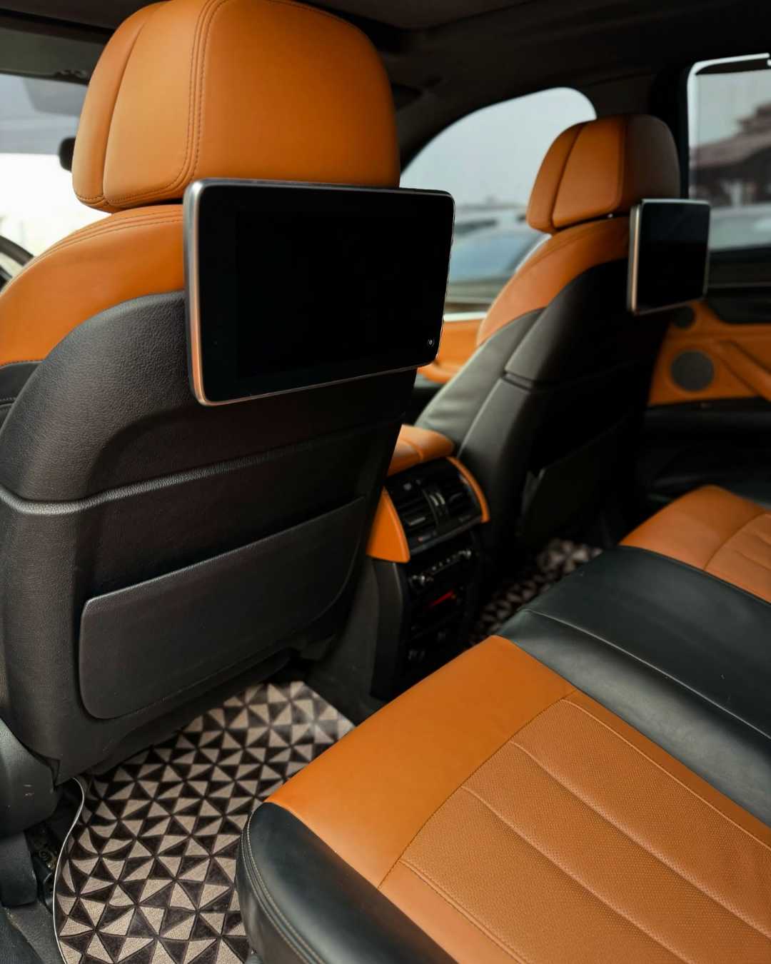 Car Image 2018 BMW X6 M