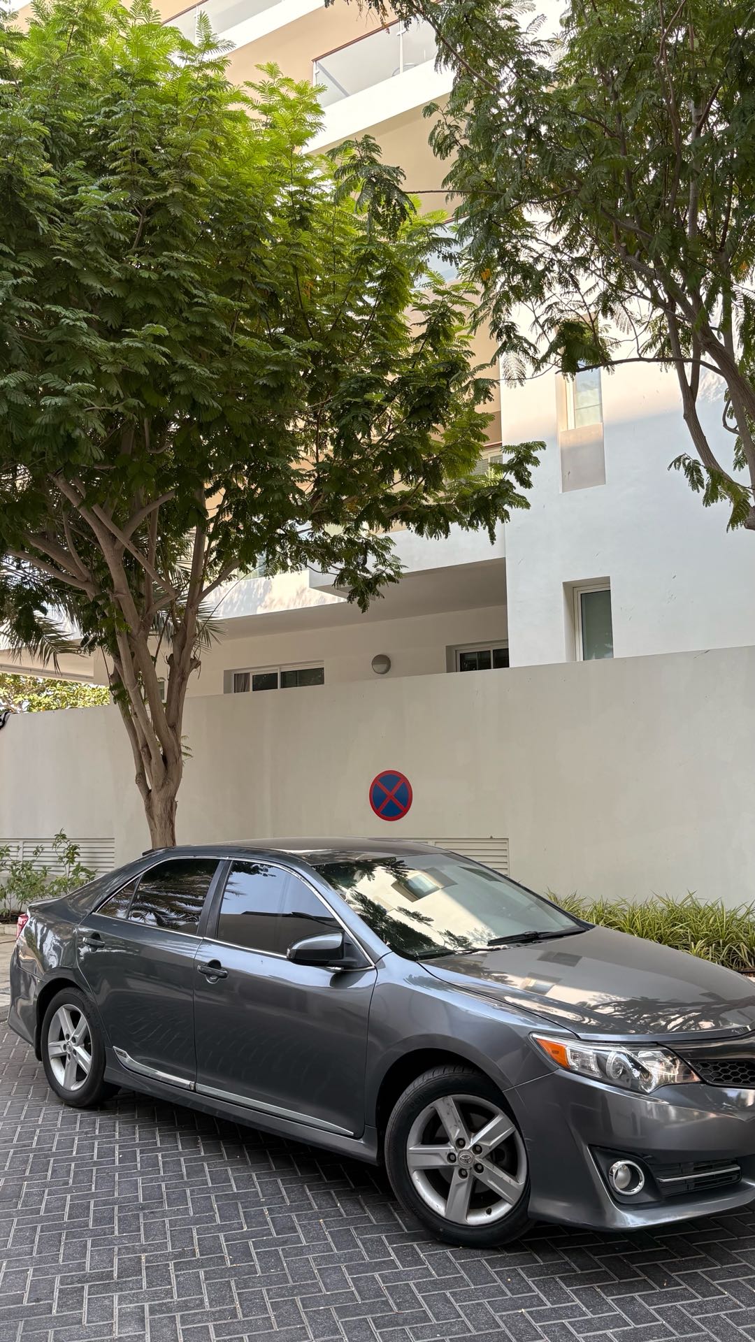 Car Image 2014 TOYOTA CAMRY SE