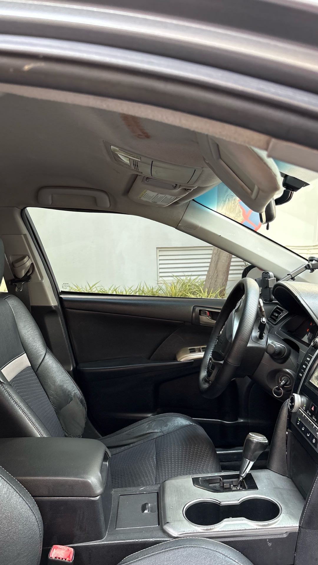 Car Image 2014 TOYOTA CAMRY SE