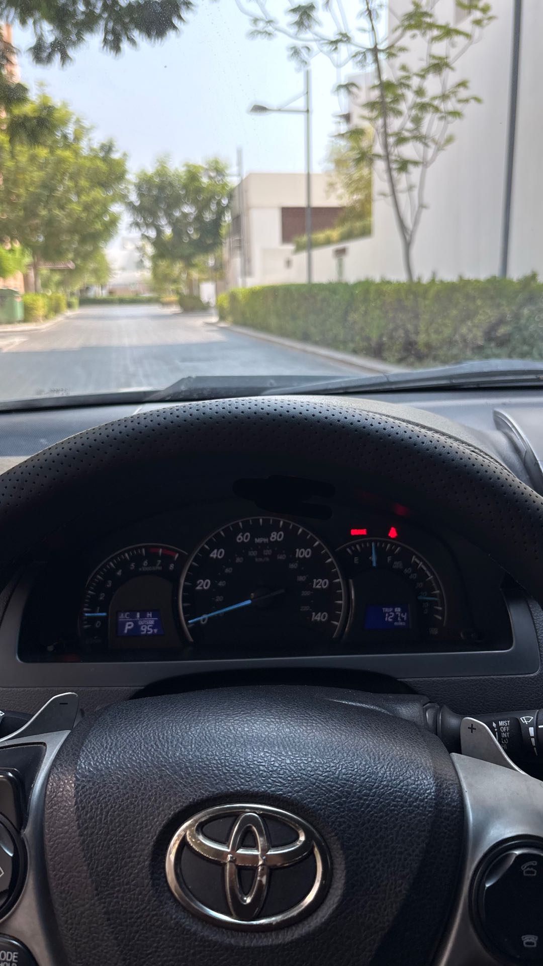 Car Image 2014 TOYOTA CAMRY SE