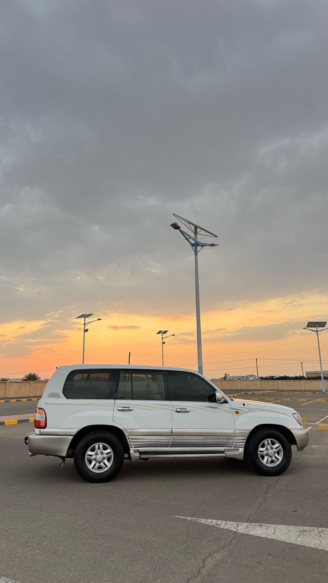 Car Image 2003 TOYOTA LAND CRUISER VX.R