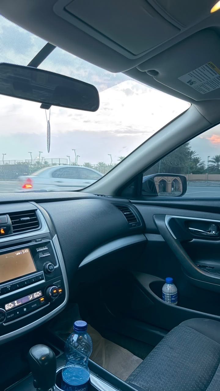 Car Image 2017 NISSAN ALTIMA SV