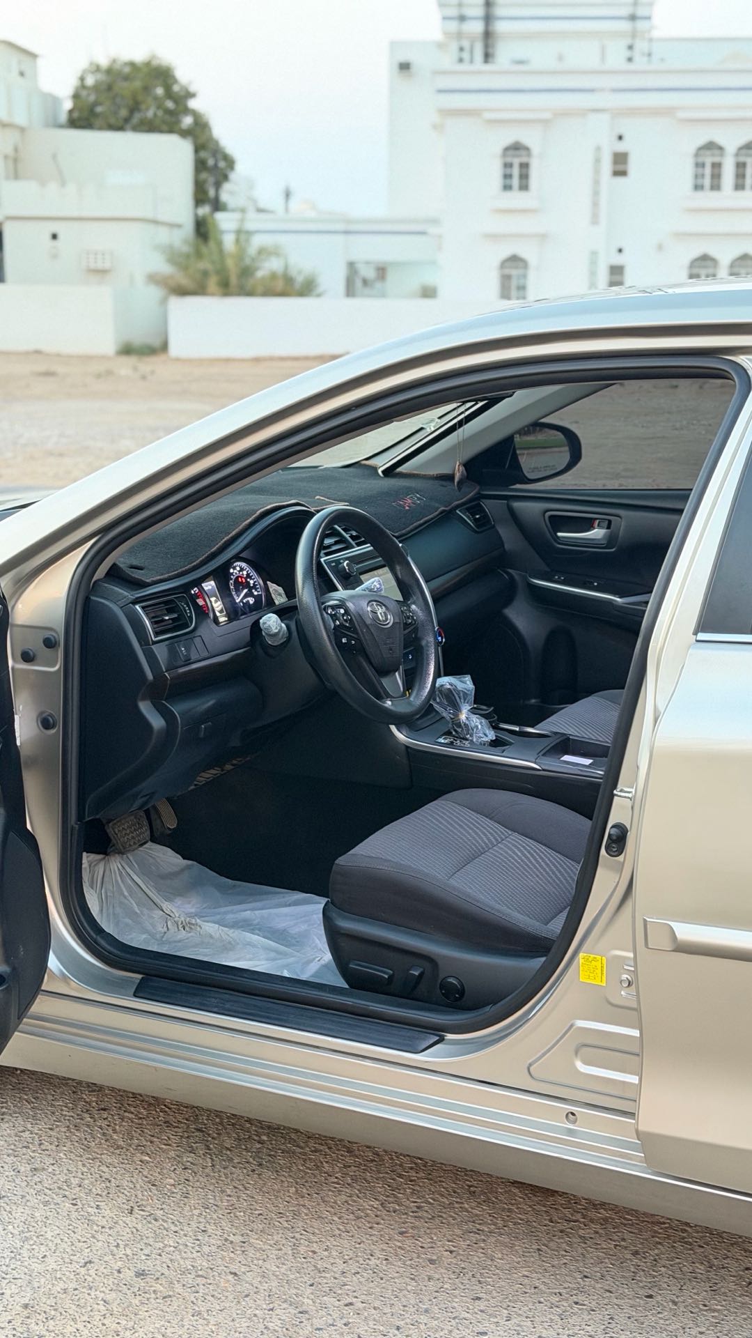Car Image 2017 TOYOTA CAMRY LE
