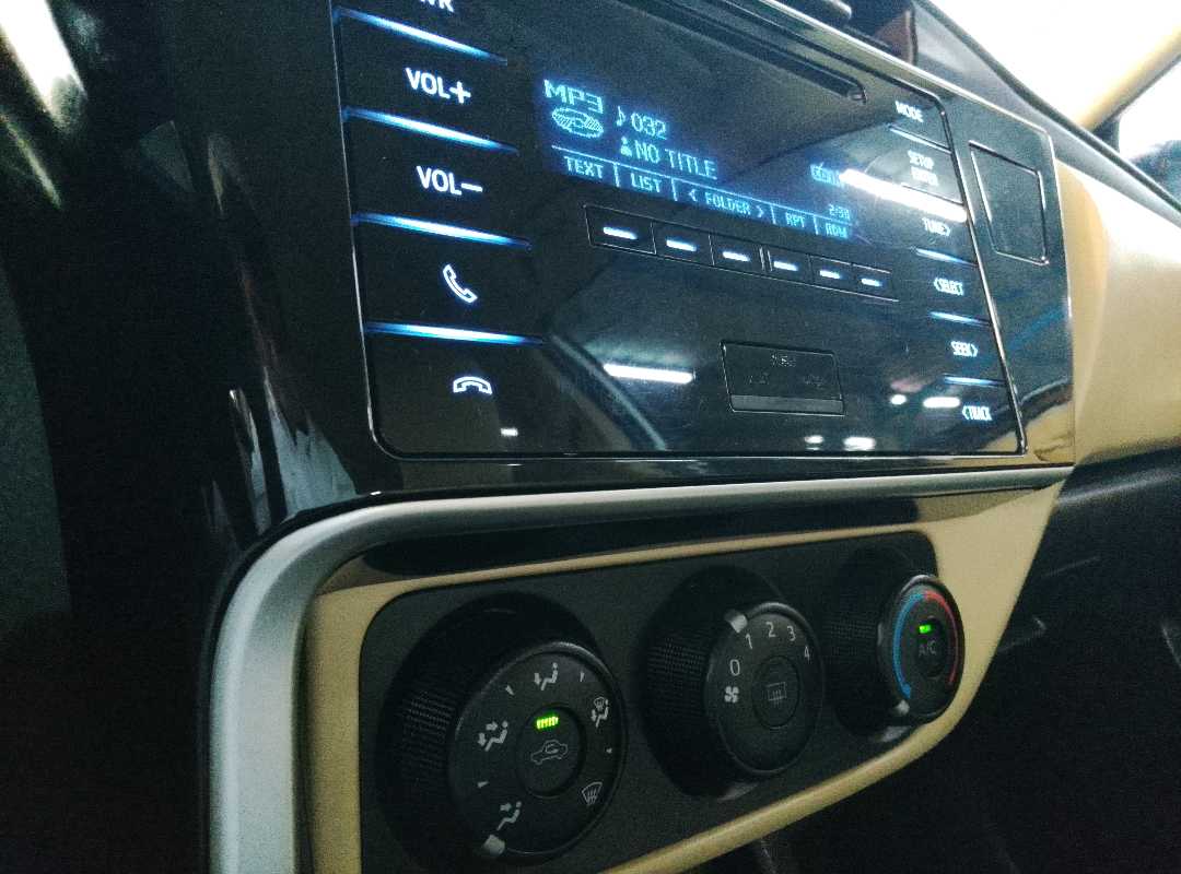Car Image 2017 TOYOTA COROLLA XLI
