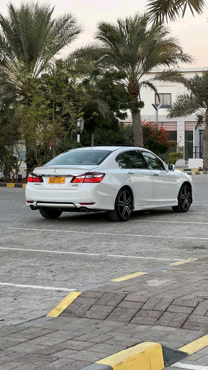 Car Image 2017 HONDA ACCORD EXL
