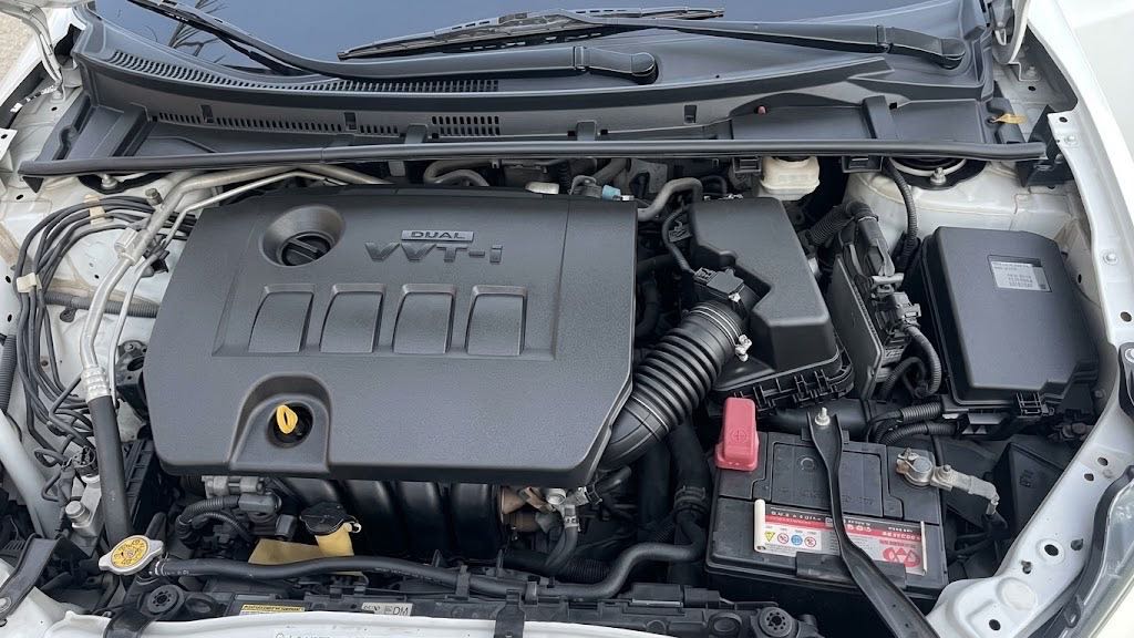 Car Image 2015 TOYOTA COROLLA LE