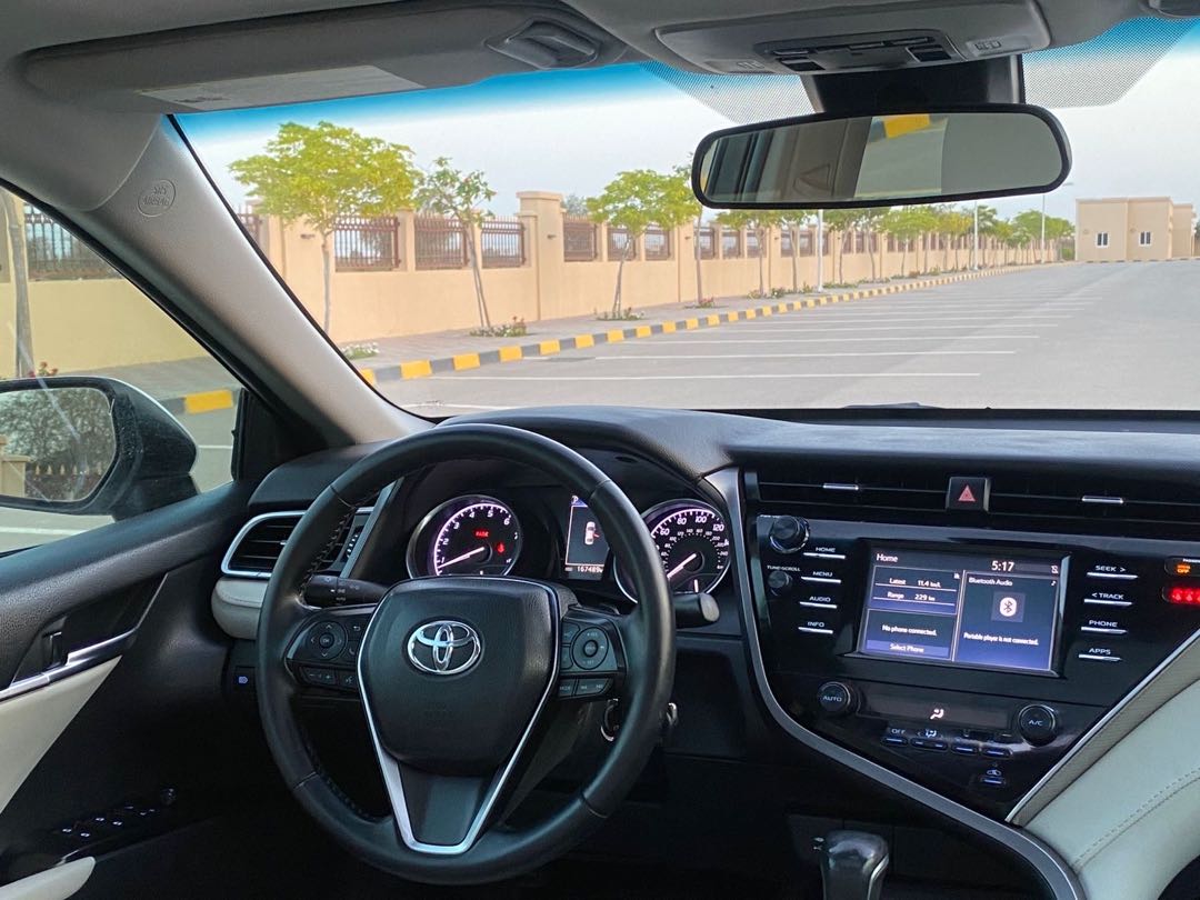 Car Image 2018 TOYOTA CAMRY SE