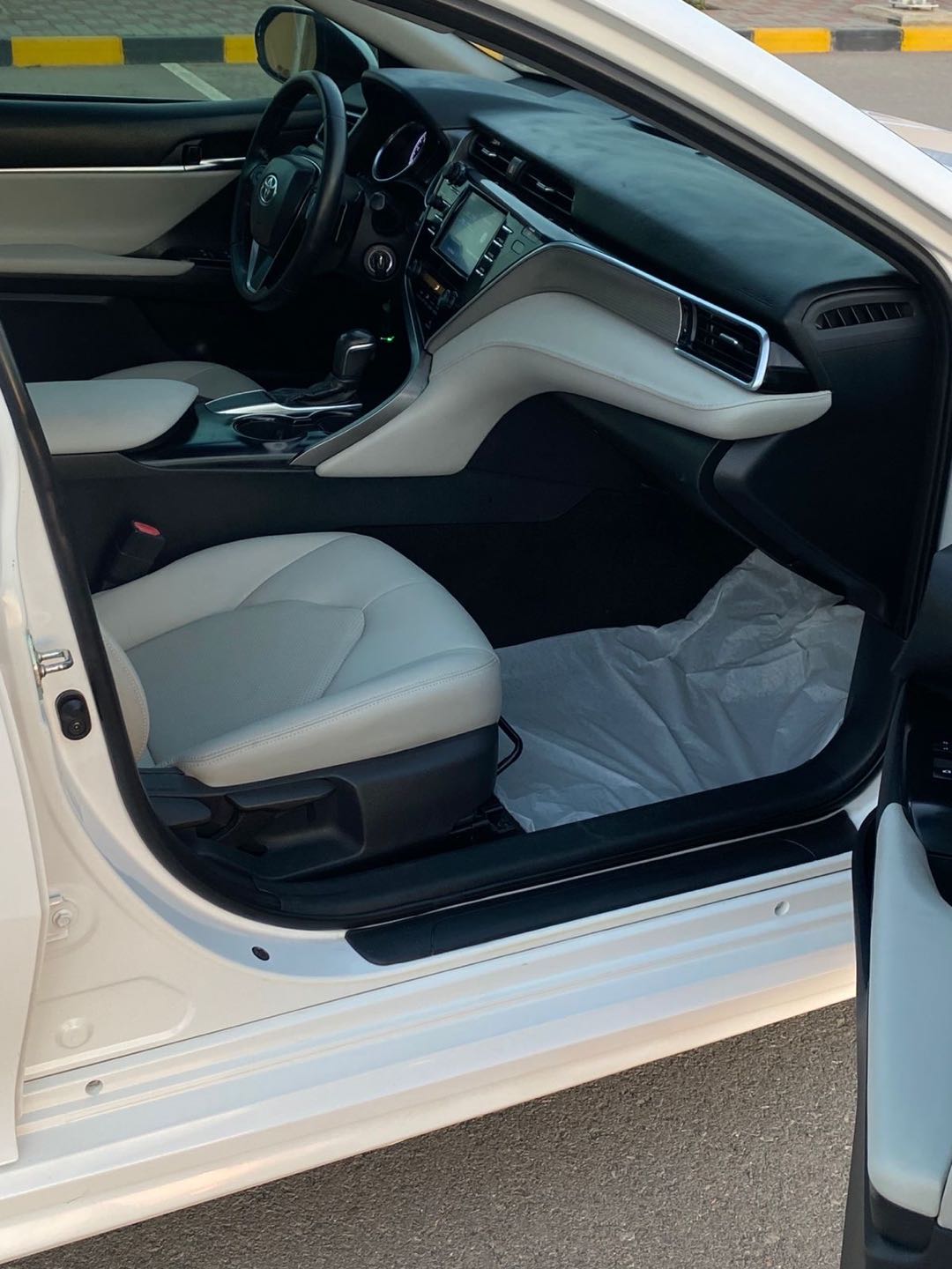 Car Image 2018 TOYOTA CAMRY SE