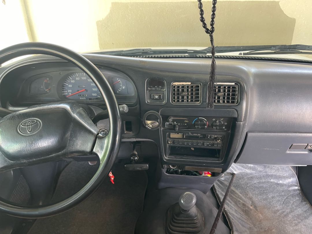 Car Image 1999 TOYOTA HILUX 2.0