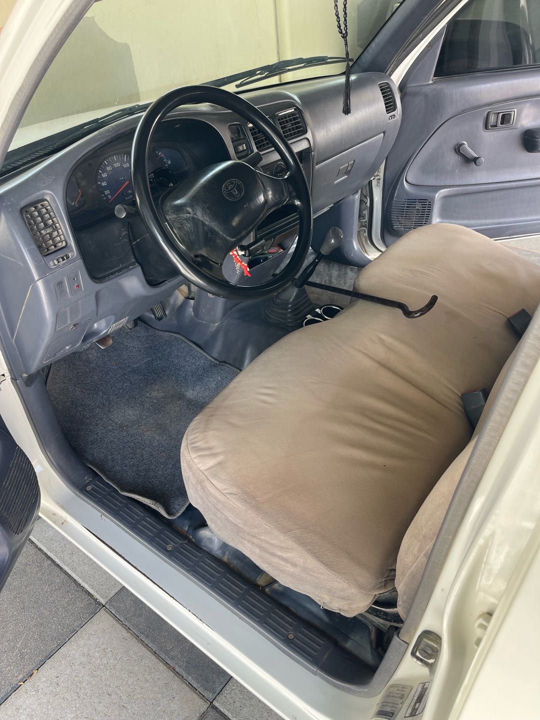 Car Image 1999 TOYOTA HILUX 2.0
