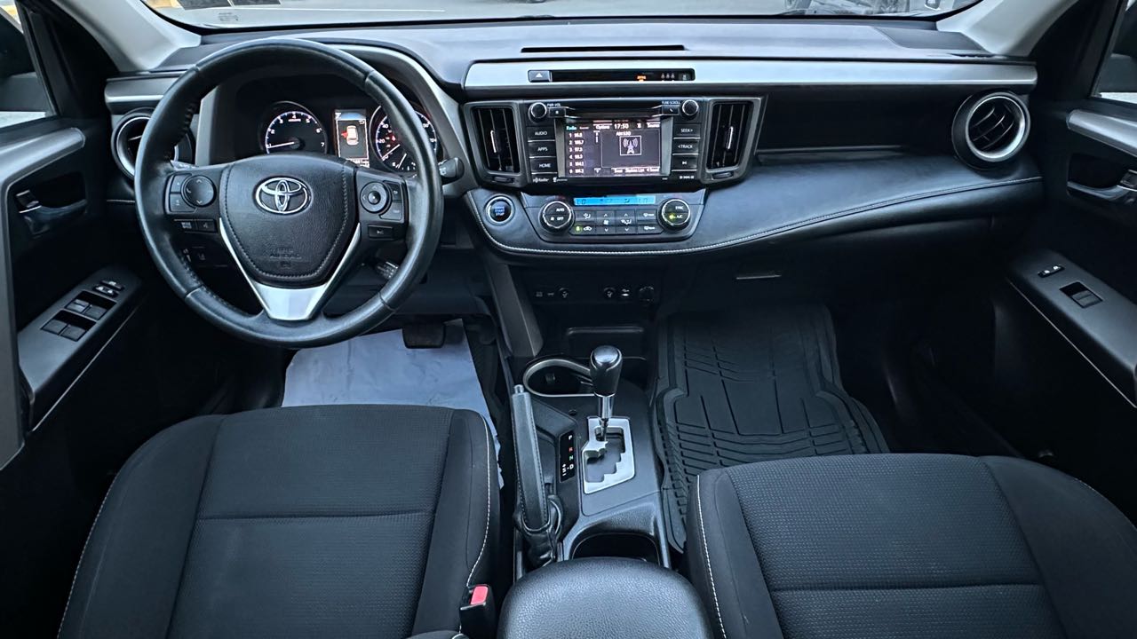 Car Image 2018 TOYOTA RAV4 XLE
