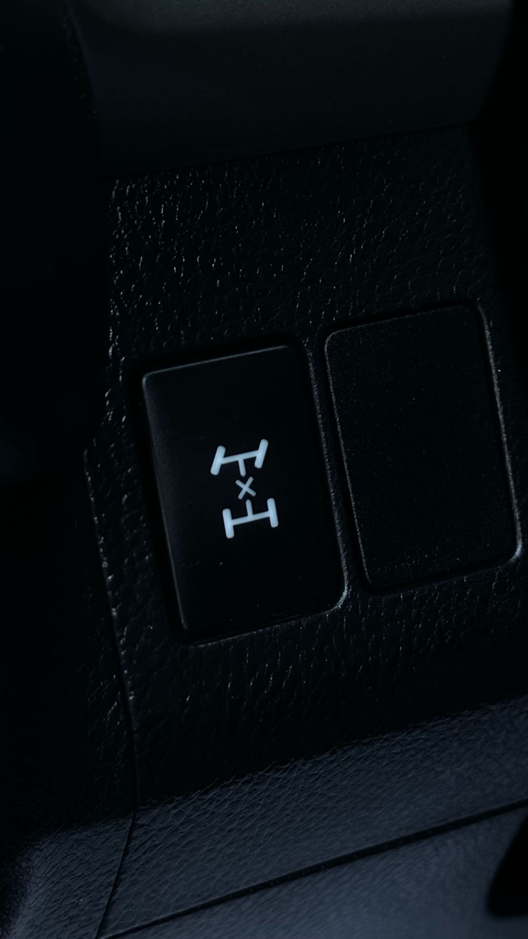 Car Image 2018 TOYOTA RAV4 XLE