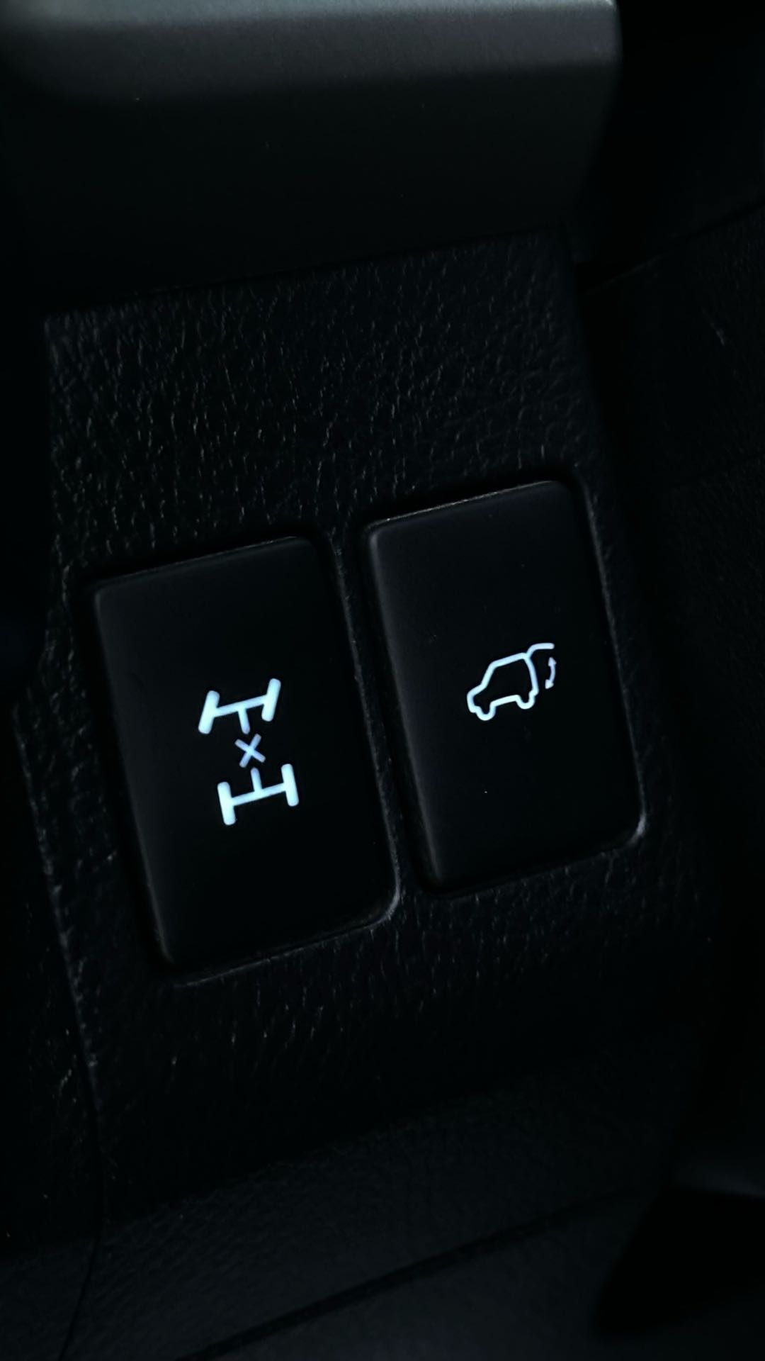 Car Image 2017 TOYOTA RAV4 LIMITED