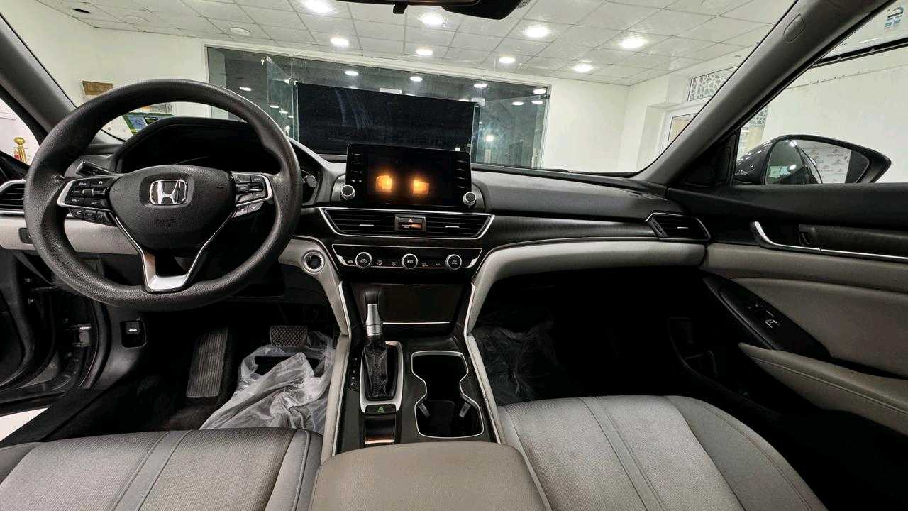 Car Image 2018 HONDA ACCORD EX