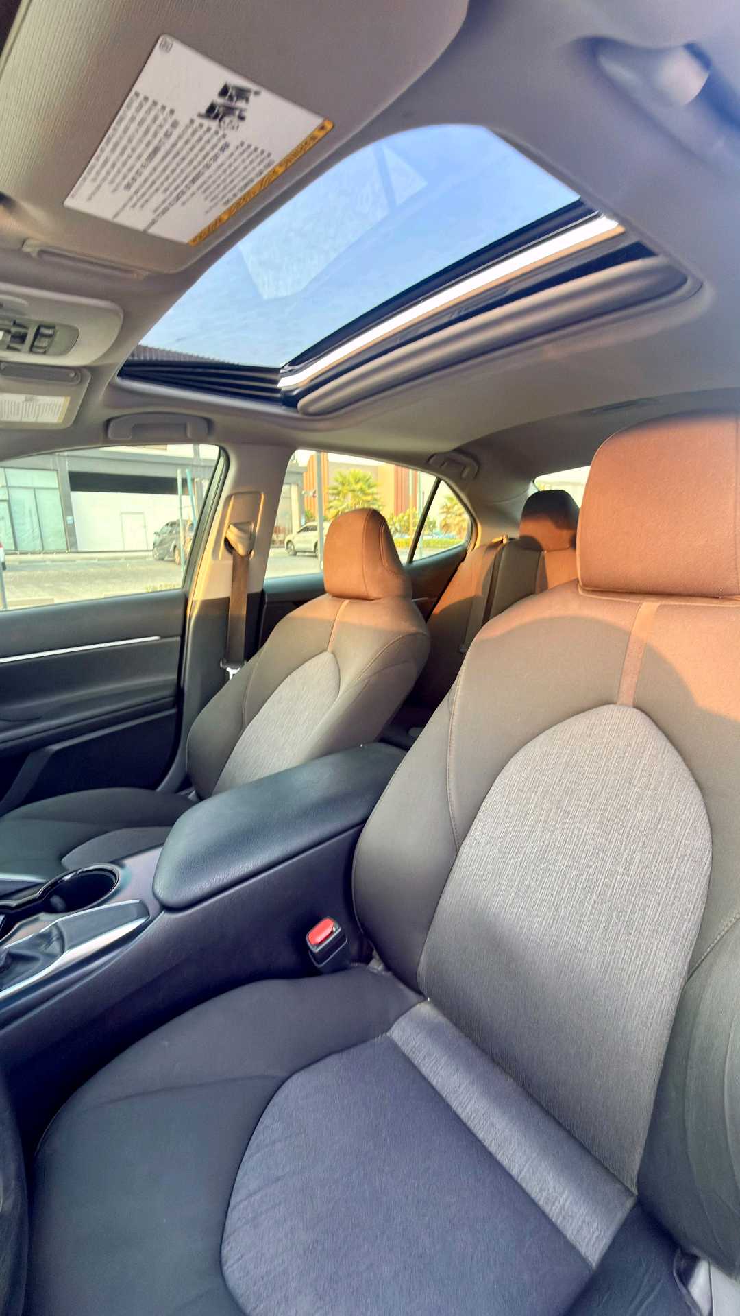 Car Image 2018 TOYOTA CAMRY LE
