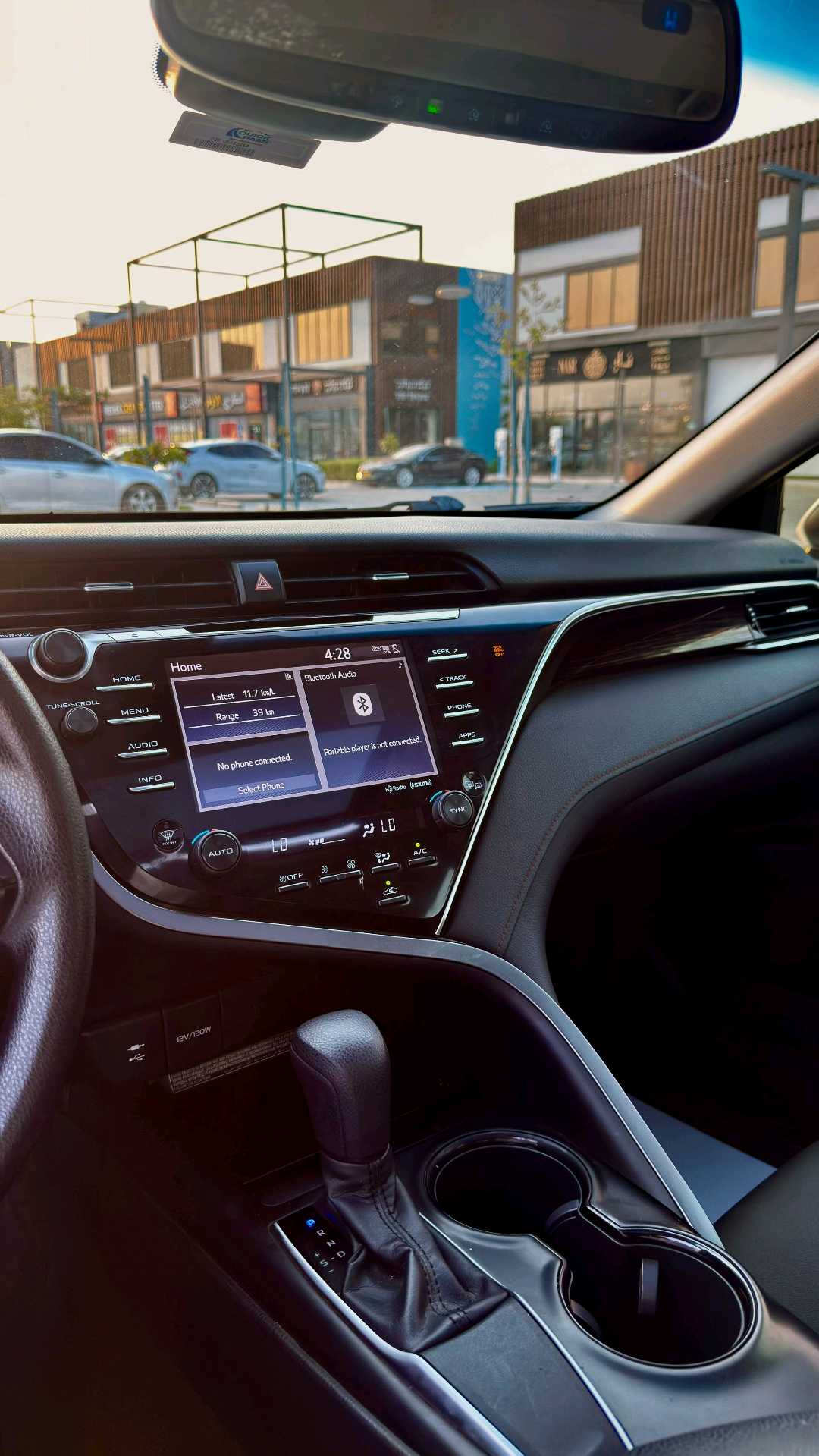 Car Image 2018 TOYOTA CAMRY LE