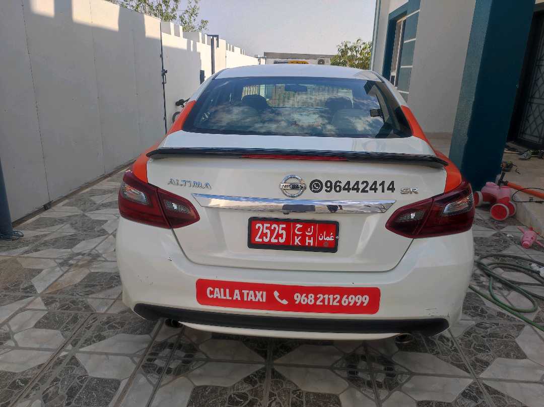 Car Image 2017 NISSAN ALTIMA SR