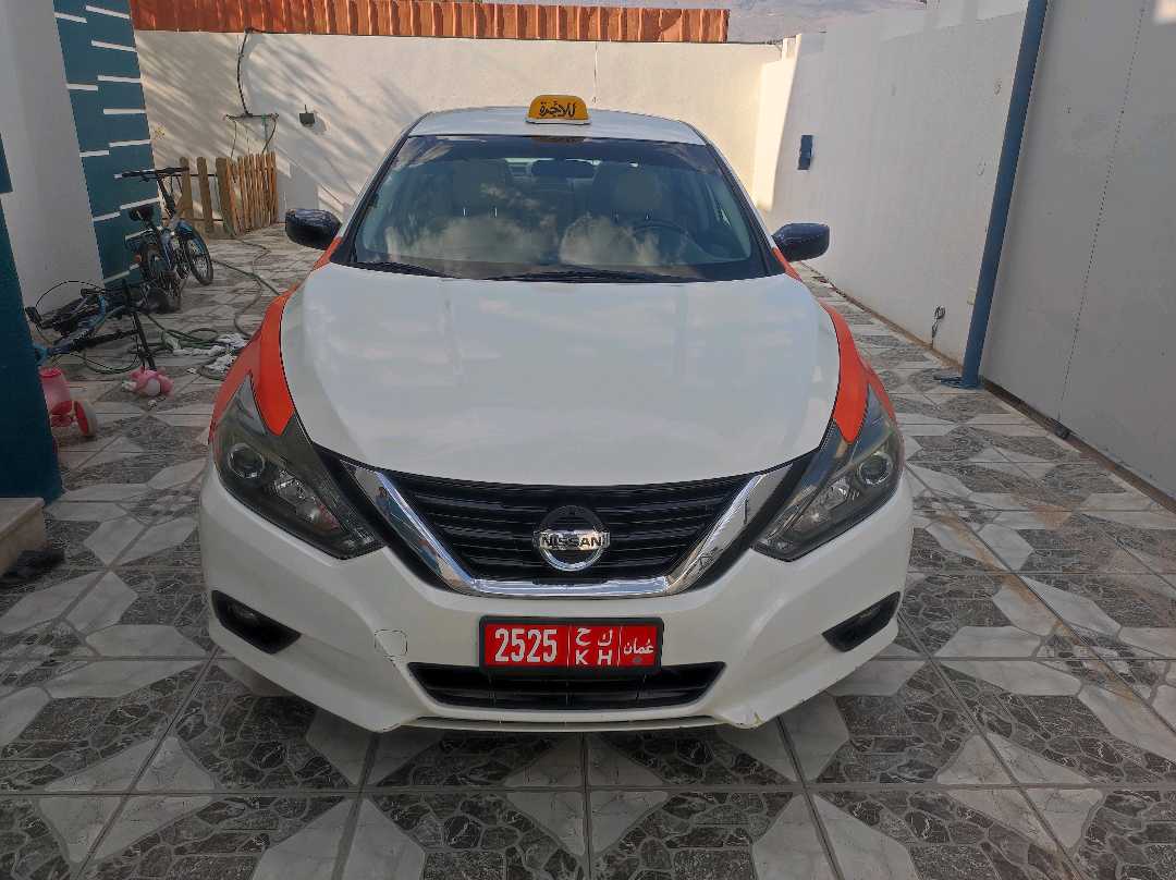 Car Image 2017 NISSAN ALTIMA SR