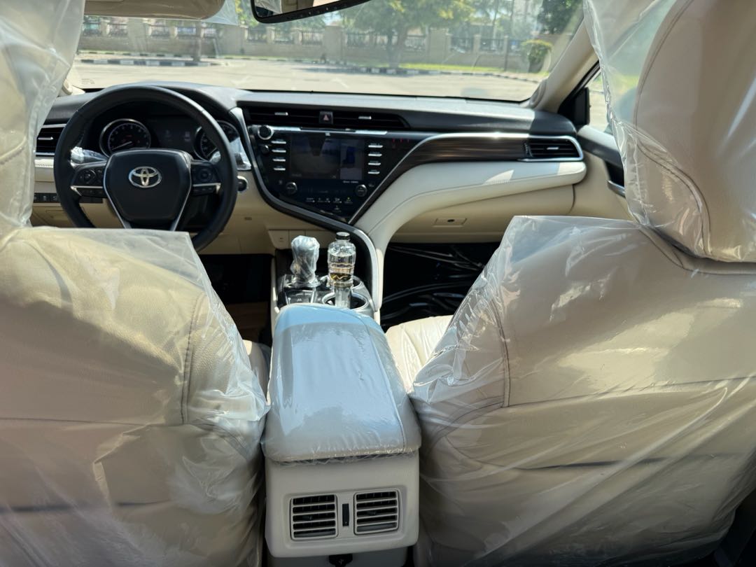 Car Image 2018 TOYOTA CAMRY XLE