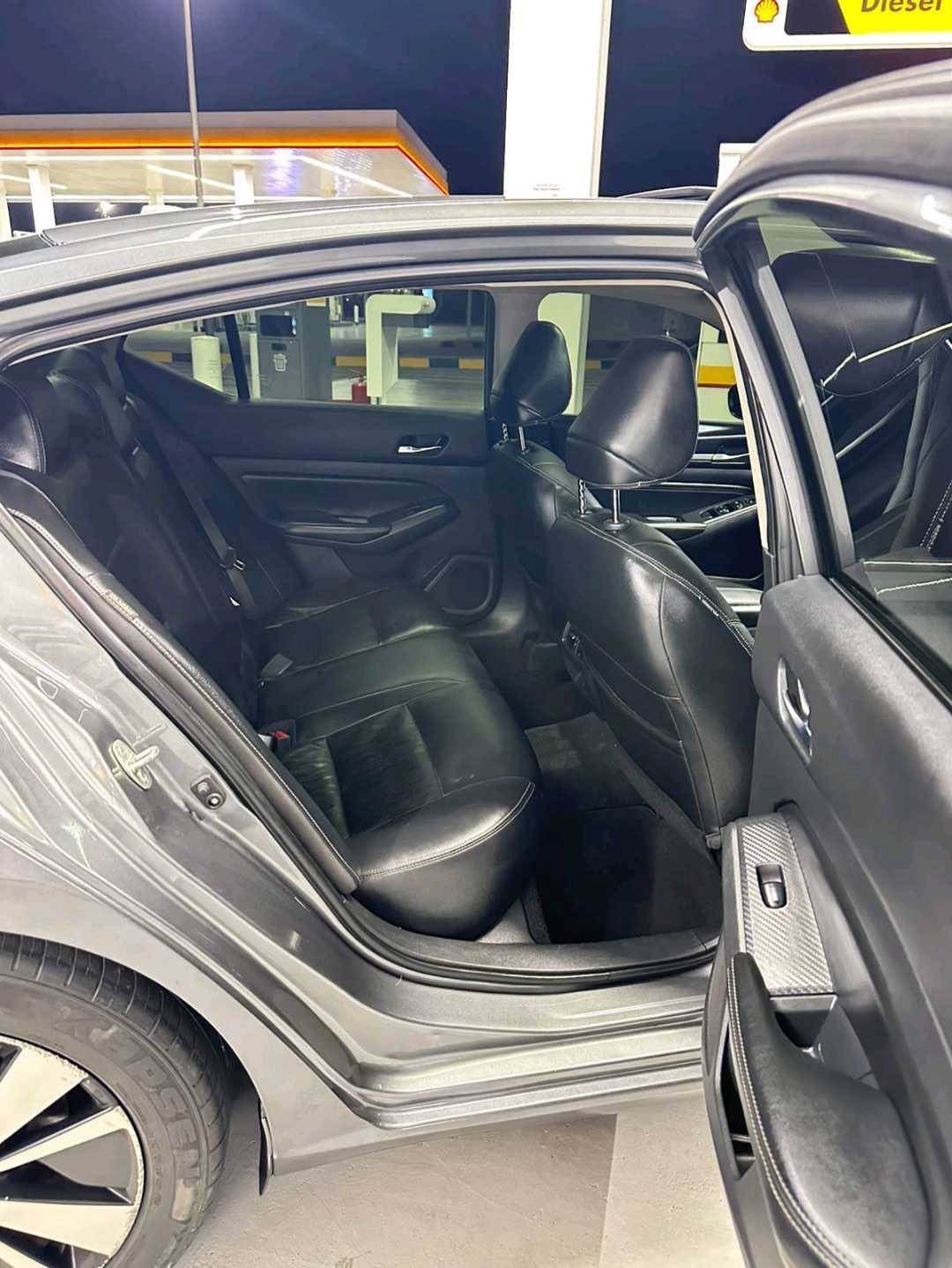 Car Image 2019 NISSAN ALTIMA SL
