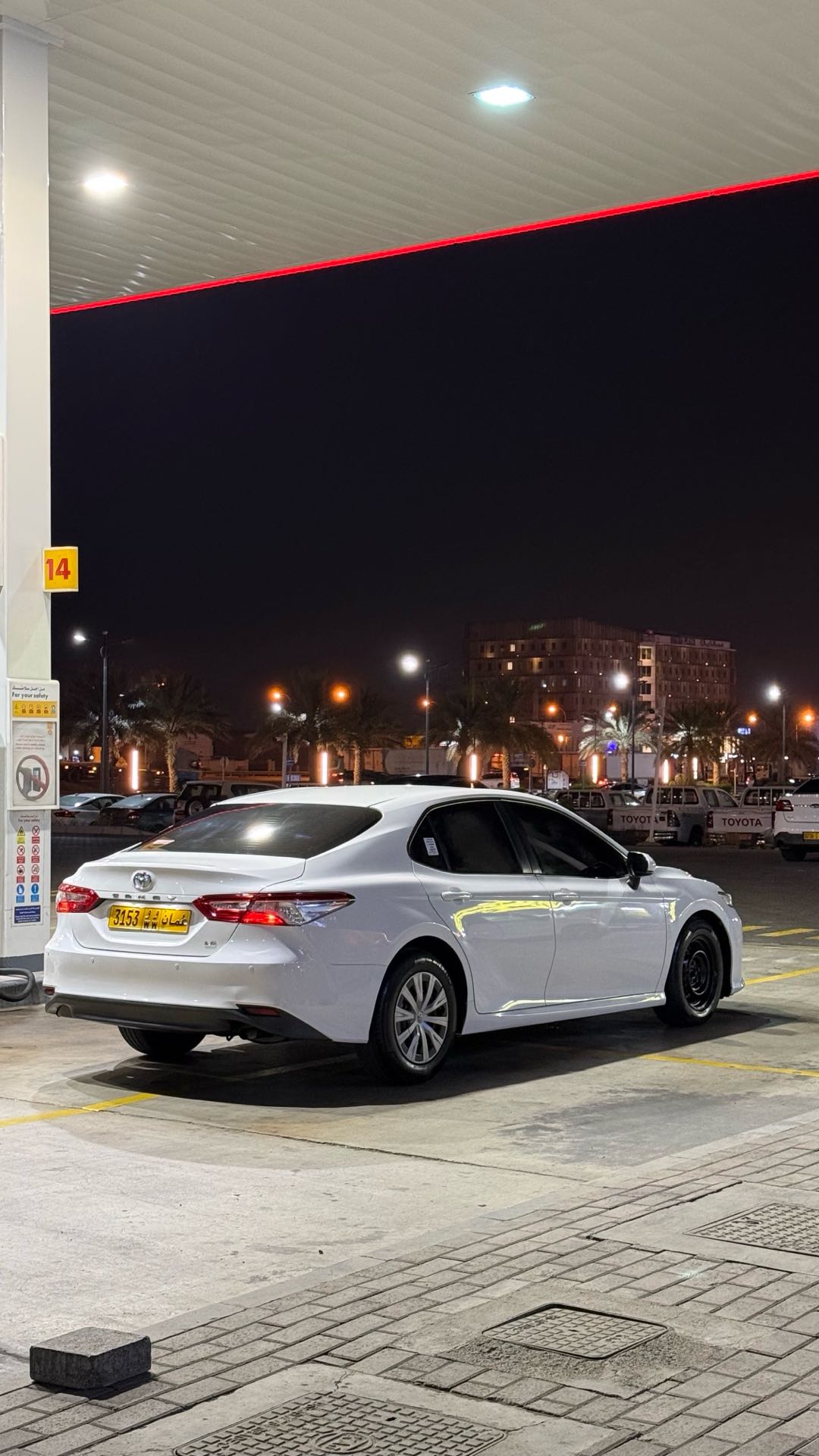 Car Image 2018 TOYOTA CAMRY LE
