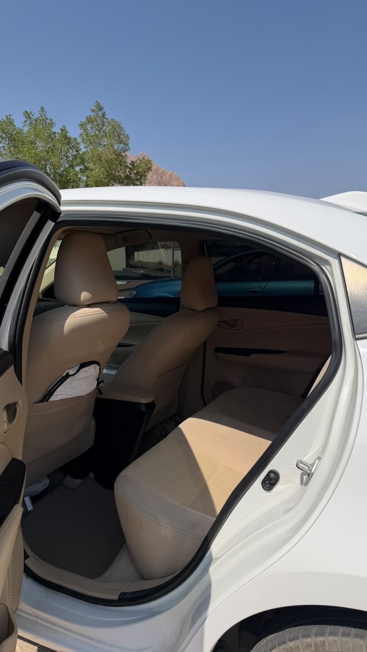 Car Image 2019 TOYOTA YARIS 1.5