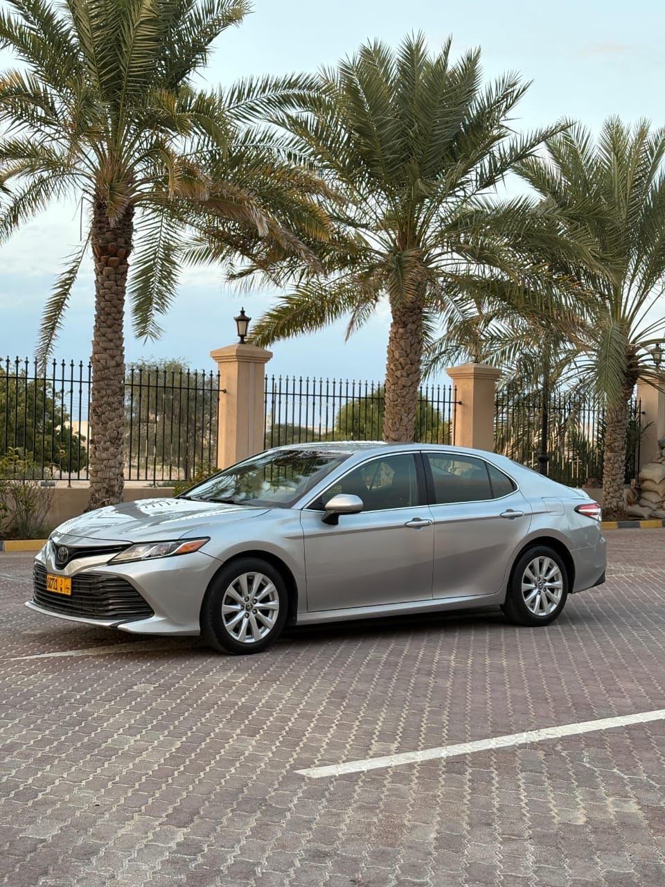 Car Image 2019 TOYOTA CAMRY LE
