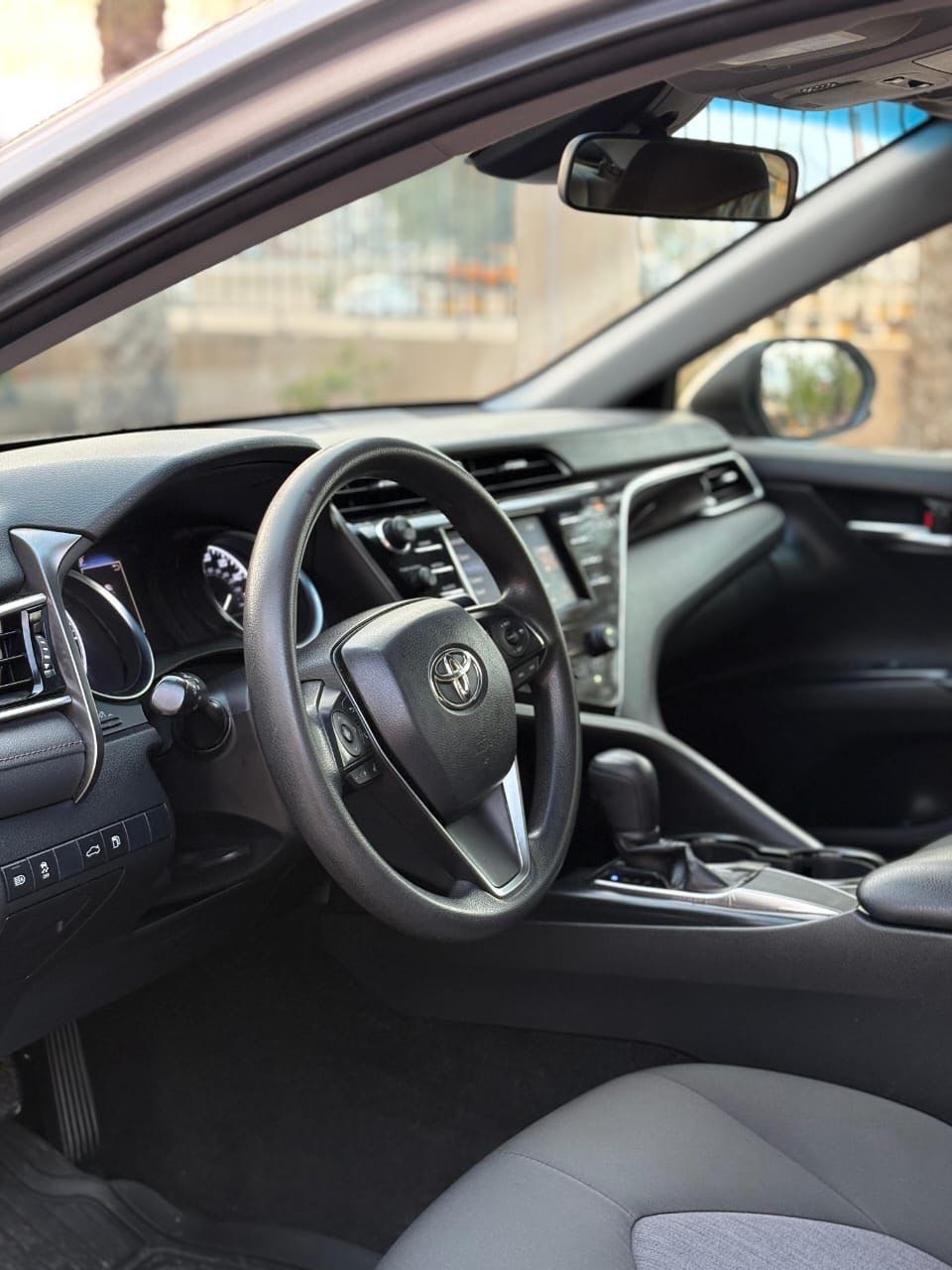 Car Image 2019 TOYOTA CAMRY LE