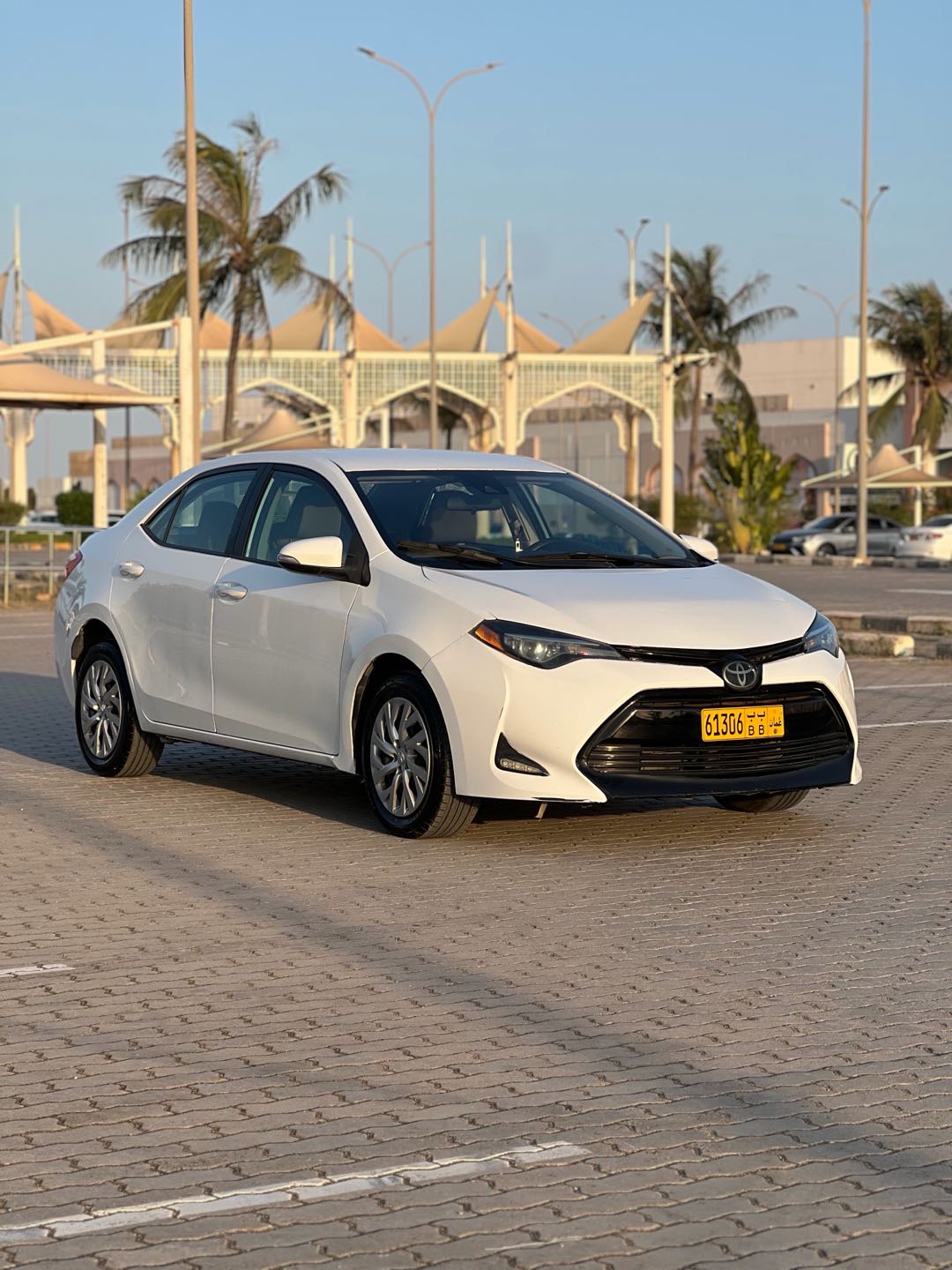Car Image 2018 TOYOTA COROLLA LE