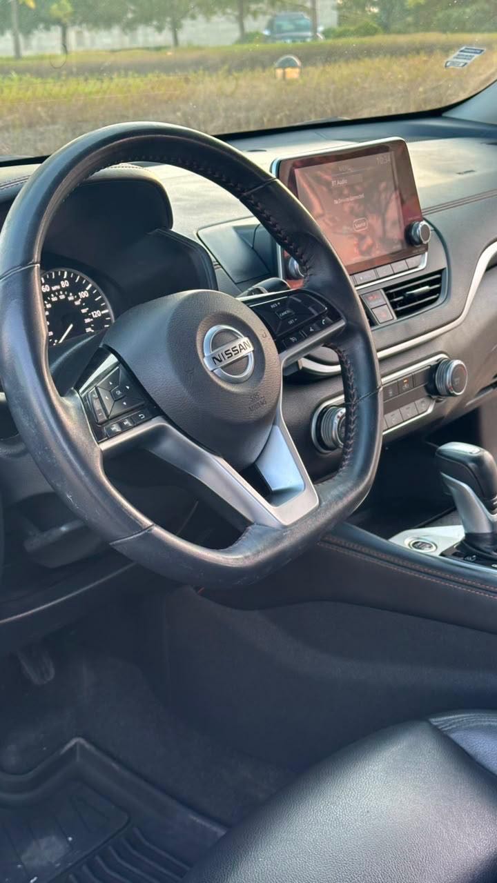 Car Image 2020 NISSAN ALTIMA SR