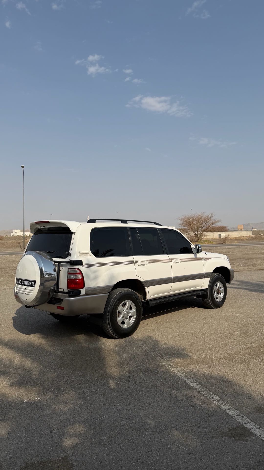 Car Image 1998 TOYOTA LAND CRUISER VX.R