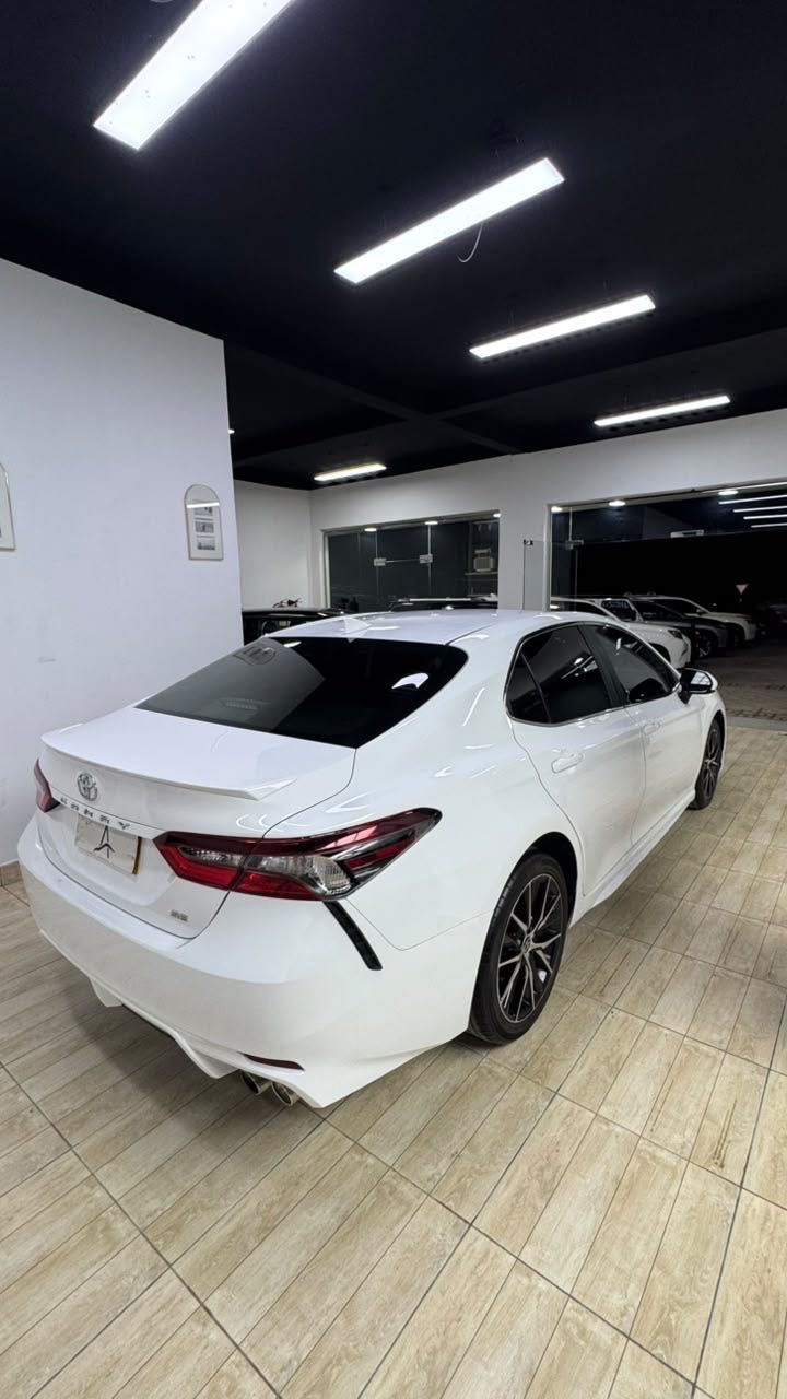 Car Image 2021 TOYOTA CAMRY SE