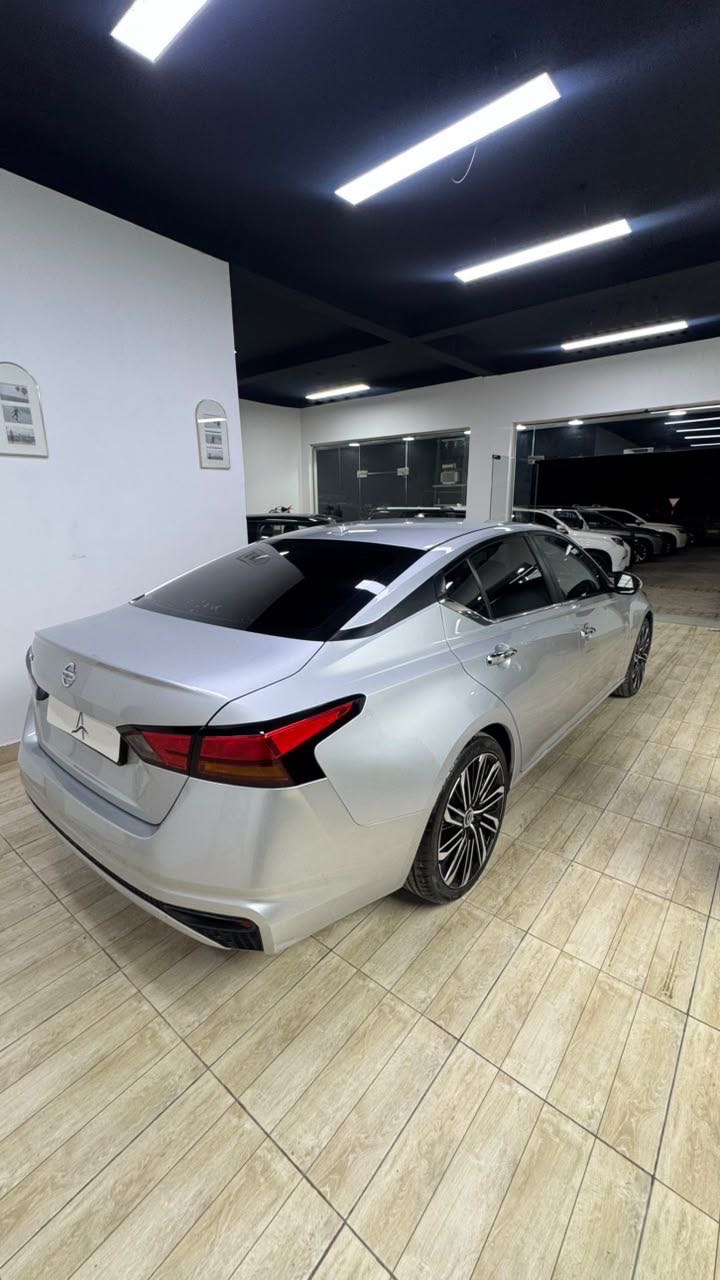 Car Image 2019 NISSAN ALTIMA S