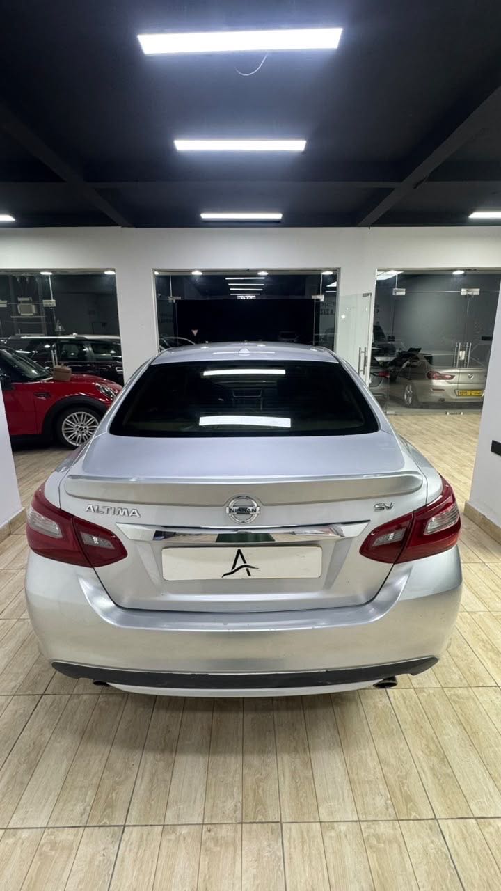 Car Image 2018 NISSAN ALTIMA SV