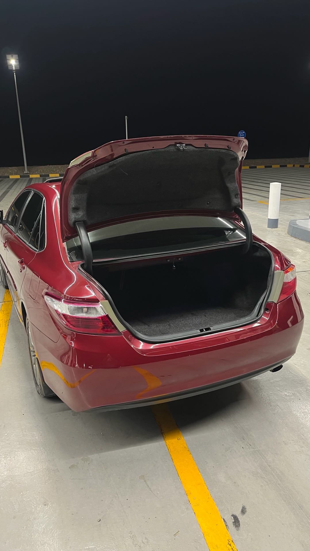 Car Image 2015 TOYOTA CAMRY SE