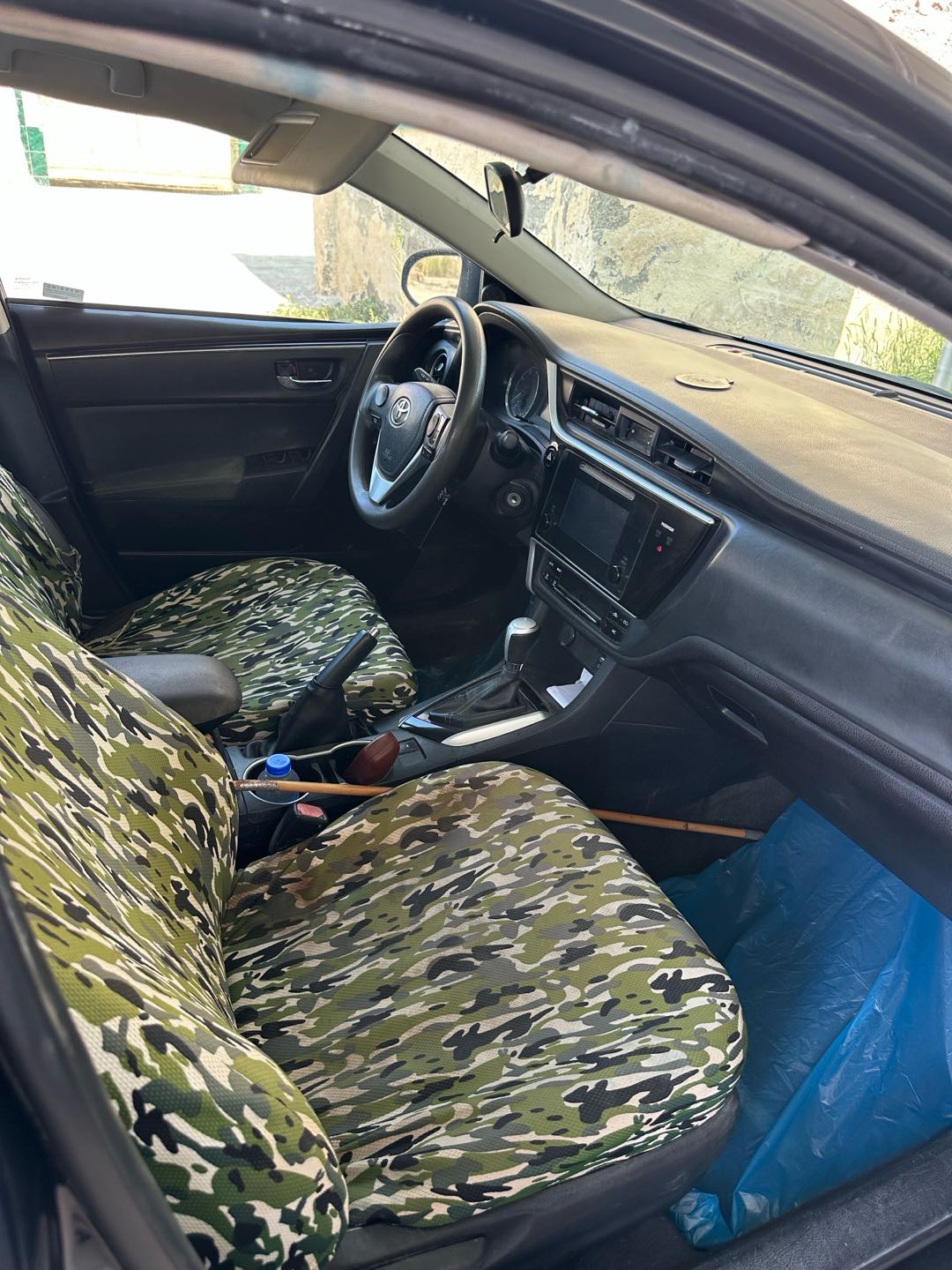 Car Image 2017 TOYOTA COROLLA LE