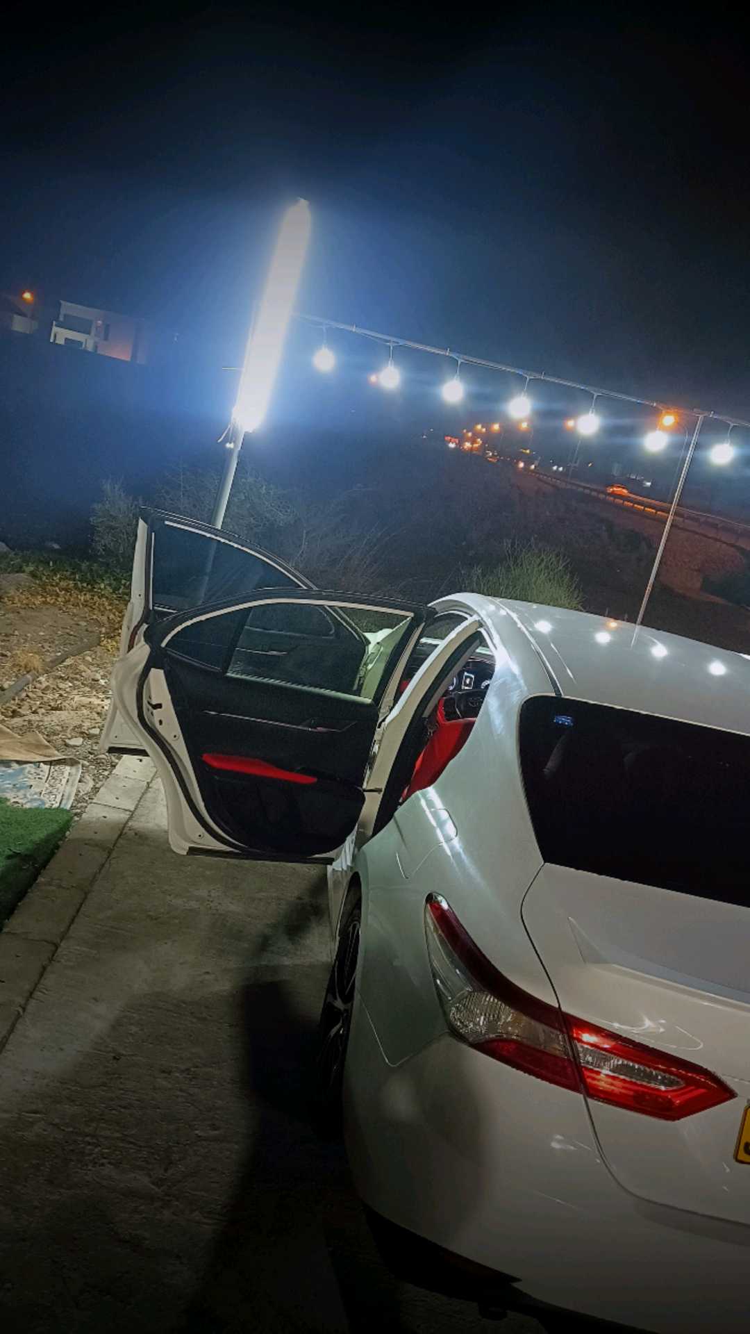 Car Image 2019 TOYOTA CAMRY LE