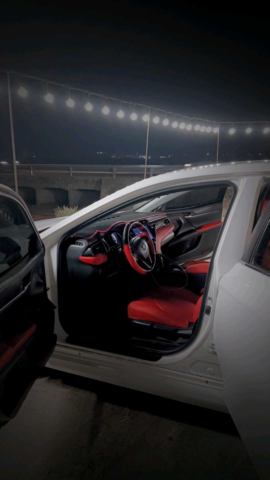 Car Image 2019 TOYOTA CAMRY LE