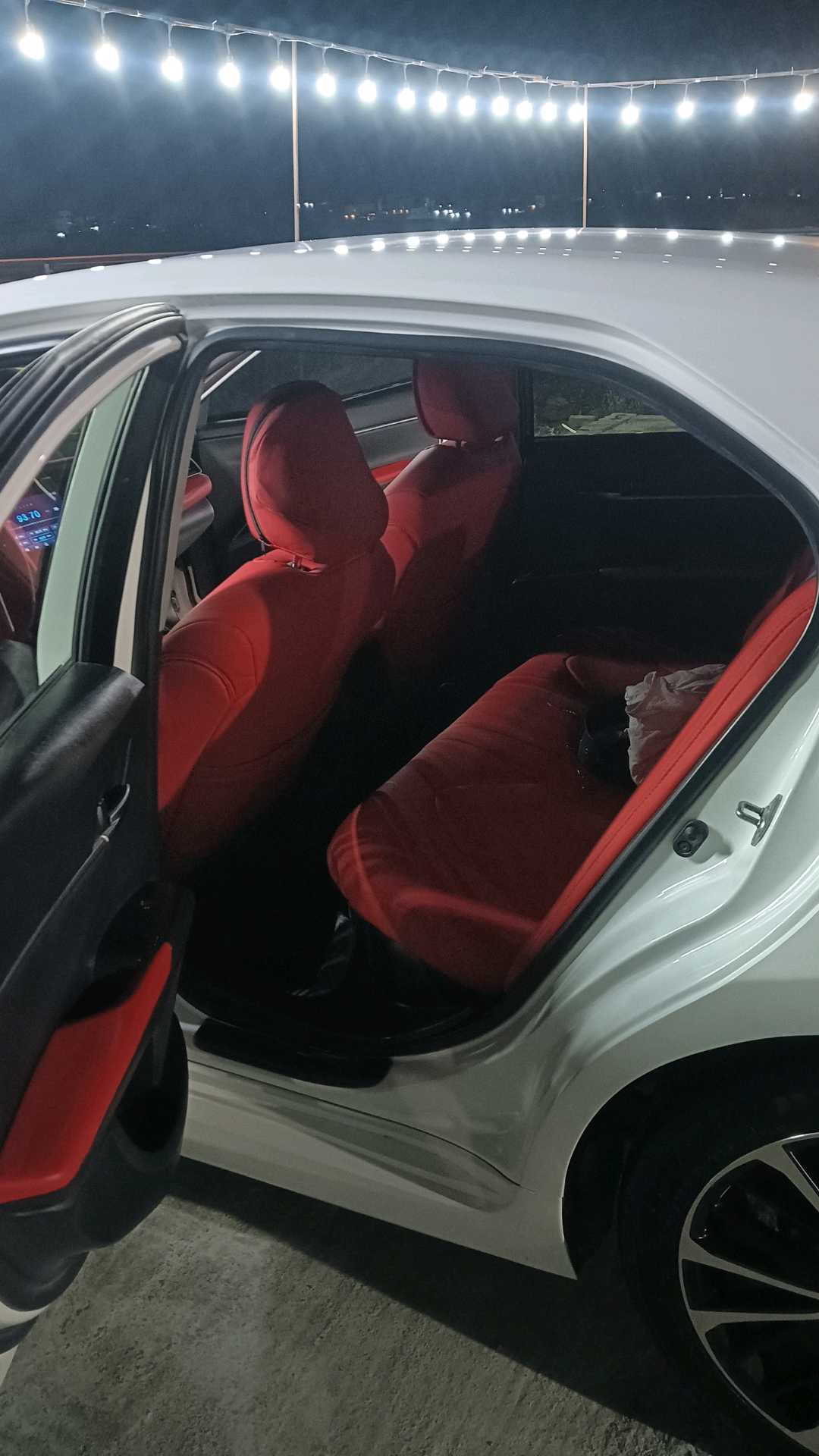 Car Image 2019 TOYOTA CAMRY LE