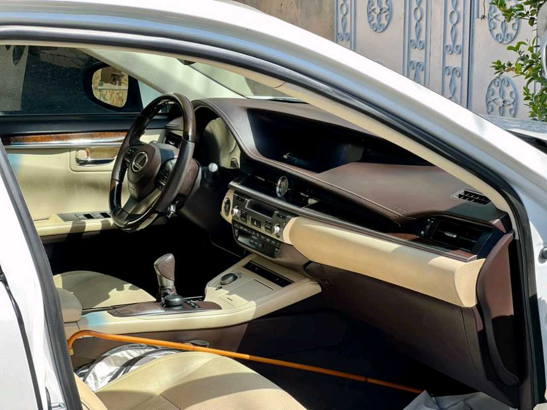 Car Image 2018 LEXUS ES 350