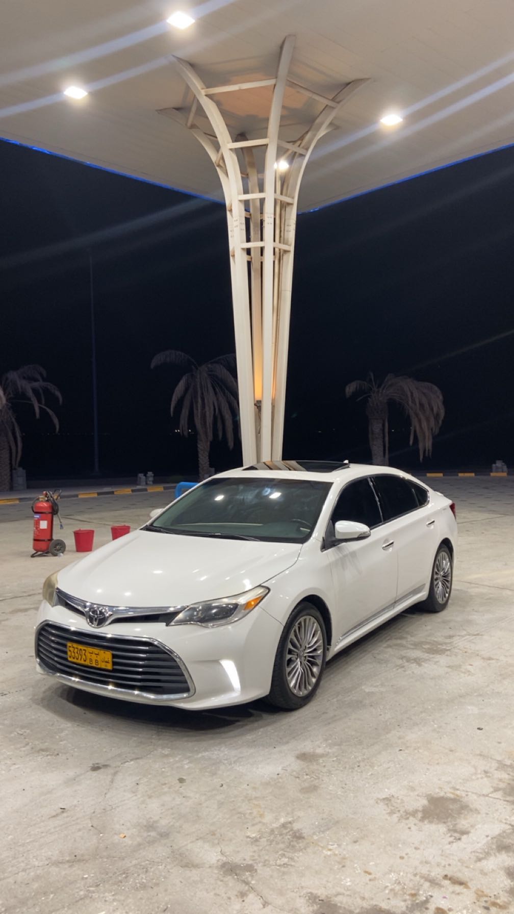 Car Image 2017 TOYOTA AVALON LIMITED