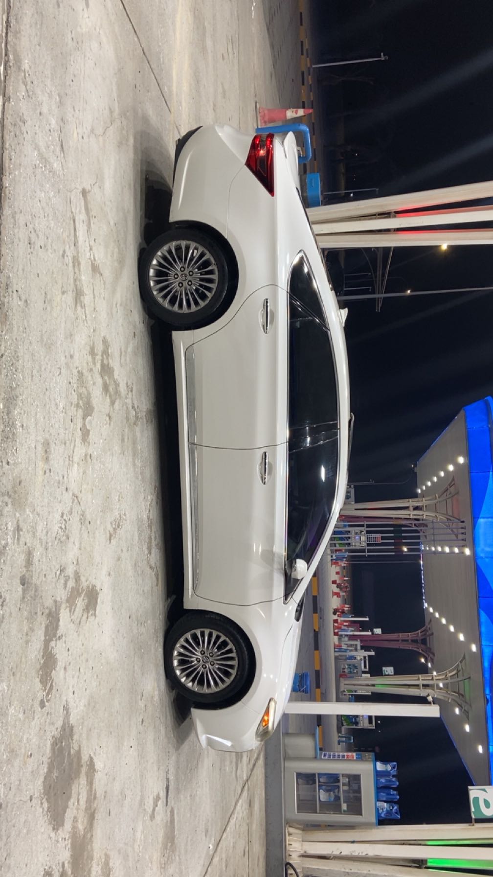 Car Image 2017 TOYOTA AVALON LIMITED