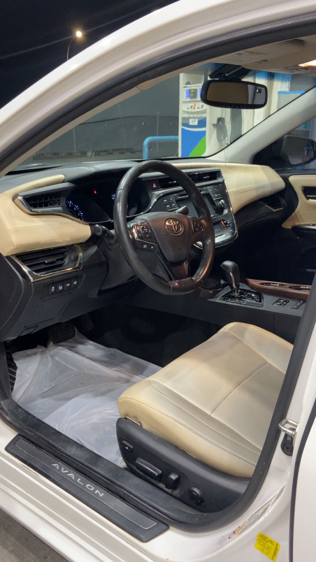 Car Image 2017 TOYOTA AVALON LIMITED