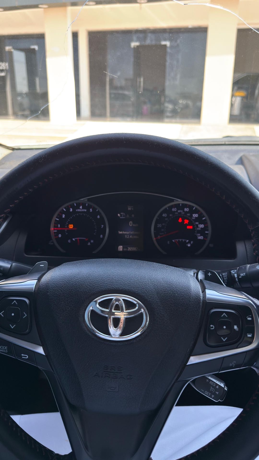 Car Image 2015 TOYOTA CAMRY SE