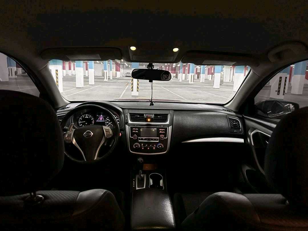 Car Image 2017 NISSAN ALTIMA SR
