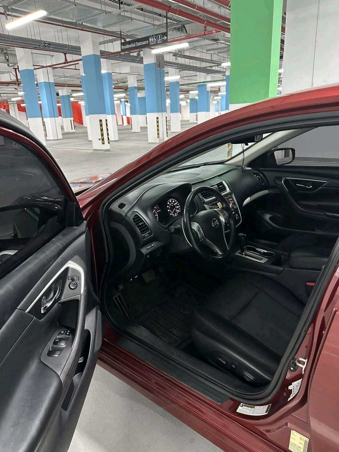 Car Image 2017 NISSAN ALTIMA SR