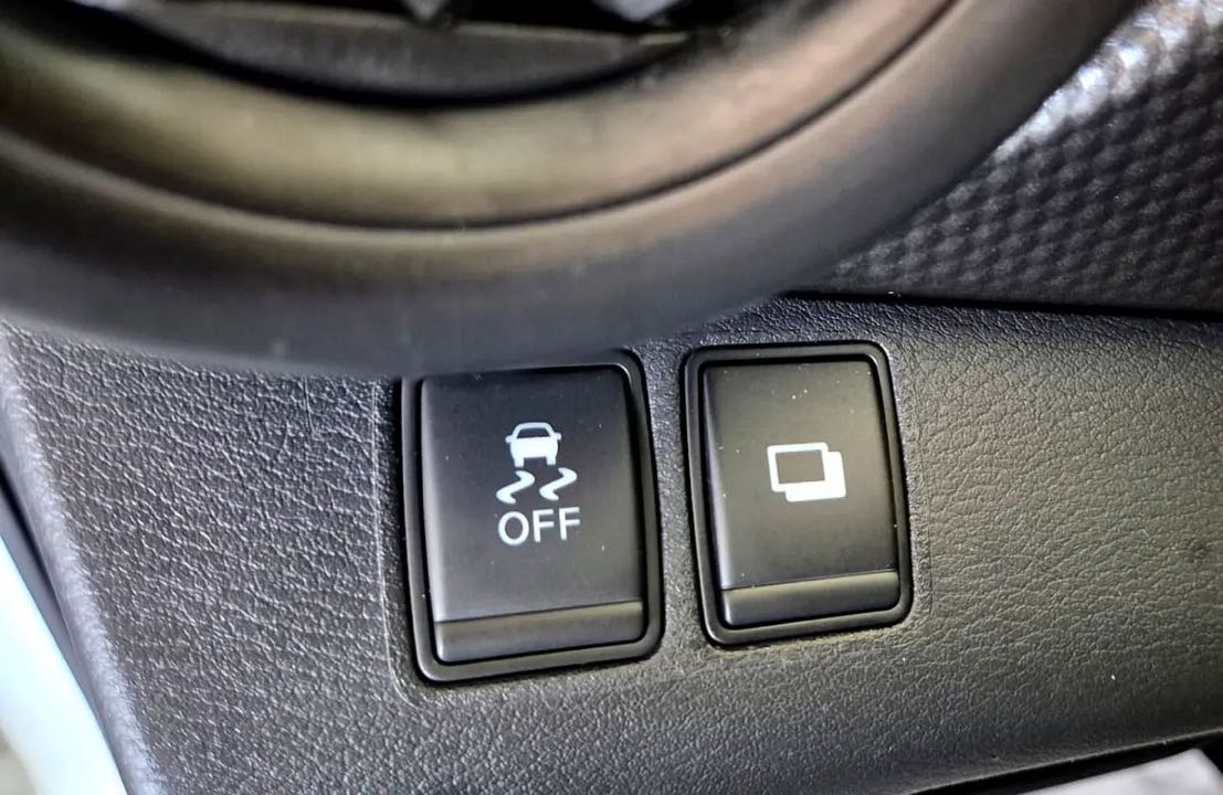 Car Image 2018 NISSAN KICKS 