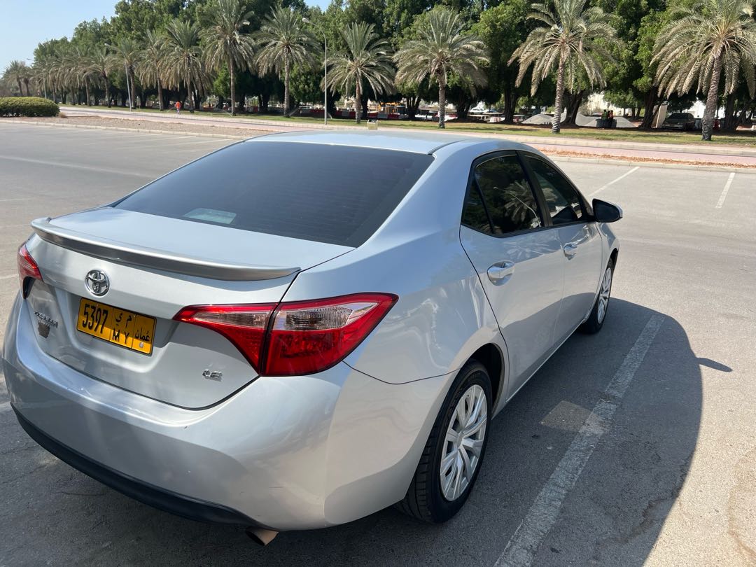 Car Image 2019 TOYOTA COROLLA LE